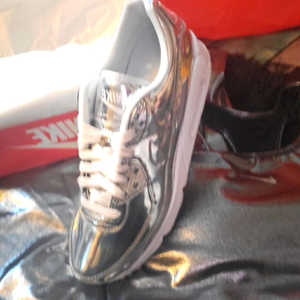 Chrome Silver Metallic NIKE Air Max 90 Size 8